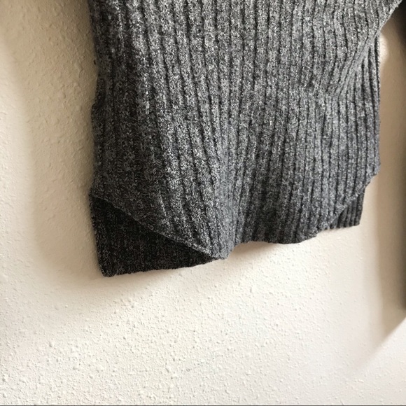 Aritzia Babaton Grey Cropped Sweater - Picture 4 of 8
